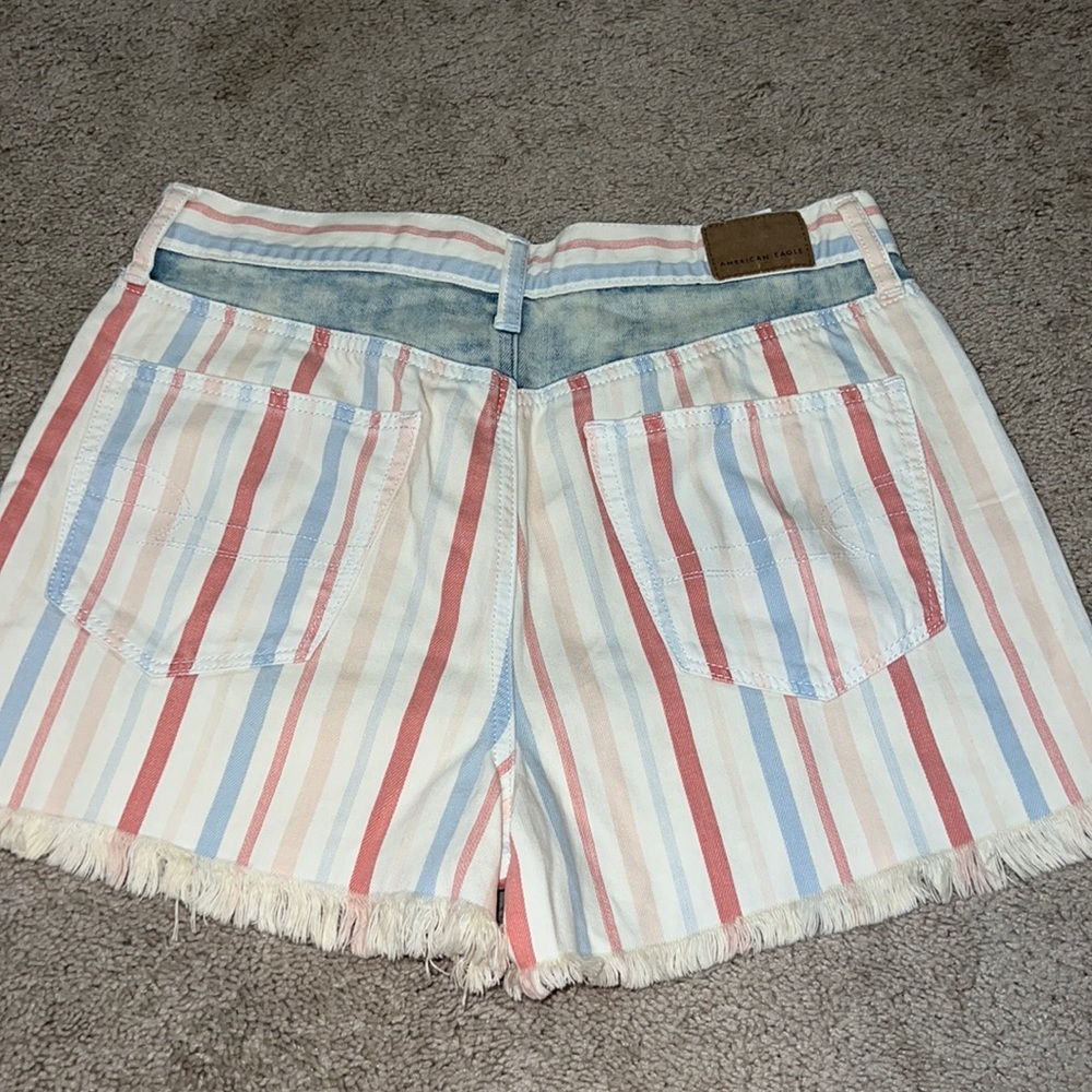 NEVER WORN AMERICAN EAGLE MOM SHORT